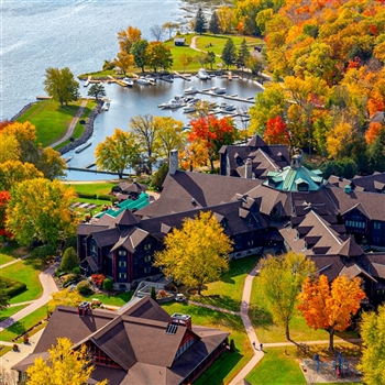 Le Château Montebello: Fall Colours